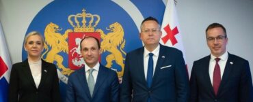 Minister práce, sociálnych vecí a rodiny Erik Tomáš s podpredsedníčkou a ministerkou hospodárstva Denisou Sakovou, ministrom financií Ladislavom Kamenickým a guvernérom NBS Petrom Kažimírom na pracovnej návšteve Gruzínska