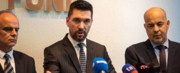 Na tlačovej konferencii minister pôdohospodárstva a rozvoja vidieka SR Richard Takáč, generálny riaditeľ SPF Richard Šmídaa jeho námestník Rastislav Juhár