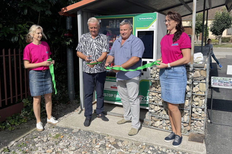 Nový predajný automat na čistiace prostriedky v Červeníku, foto: Tatrachema