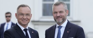 oľský prezident Andrzej Duda (vľavo) víta slovenského prezidenta Petra Pellegriniho
