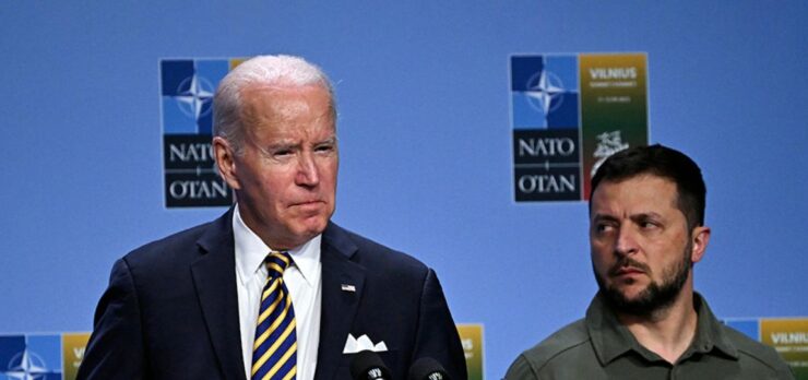 Americký prezident Joe Biden a ukrajinský prezident Volodymyr Zelenskyj, foto:tasr/ap