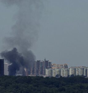 Po ruskom raketovom útoku v ukrajinskej metropole Kyjev