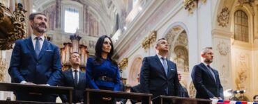 Prezident SR Peter Pellegrini, podpredseda Národnej rady SR Andrej Danko (SNS), ministerka zdravotníctva Zuzana Dolinková (Hlas-SD), minister zahraničných vecí a európskych záležitostí SR Juraj Blanár (Smer-SD)