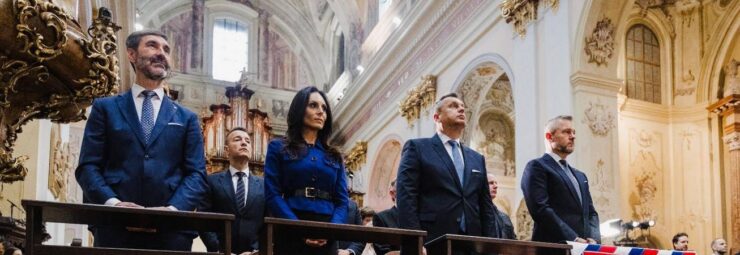 Prezident SR Peter Pellegrini, podpredseda Národnej rady SR Andrej Danko (SNS), ministerka zdravotníctva Zuzana Dolinková (Hlas-SD), minister zahraničných vecí a európskych záležitostí SR Juraj Blanár (Smer-SD)