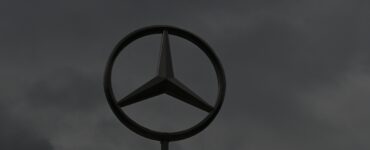 logo automobilovky Mercedes-Benz v Stuttgarte