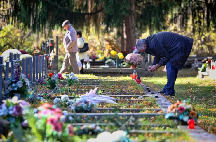 Cintoríny sú na Dušičky otvorené v zmenenom režime, foto: TASR