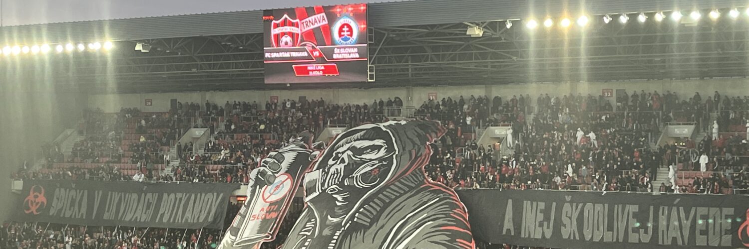 Úvodné choreo fanúšikov Spartaka v derby so Slovanom - Zdroj - redakcia Erepot Trnava