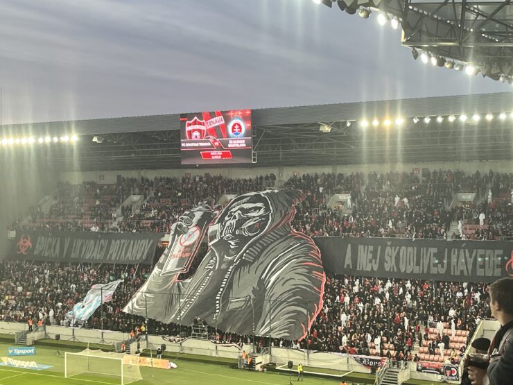 Úvodné choreo fanúšikov Spartaka v derby so Slovanom - Zdroj - redakcia Erepot Trnava