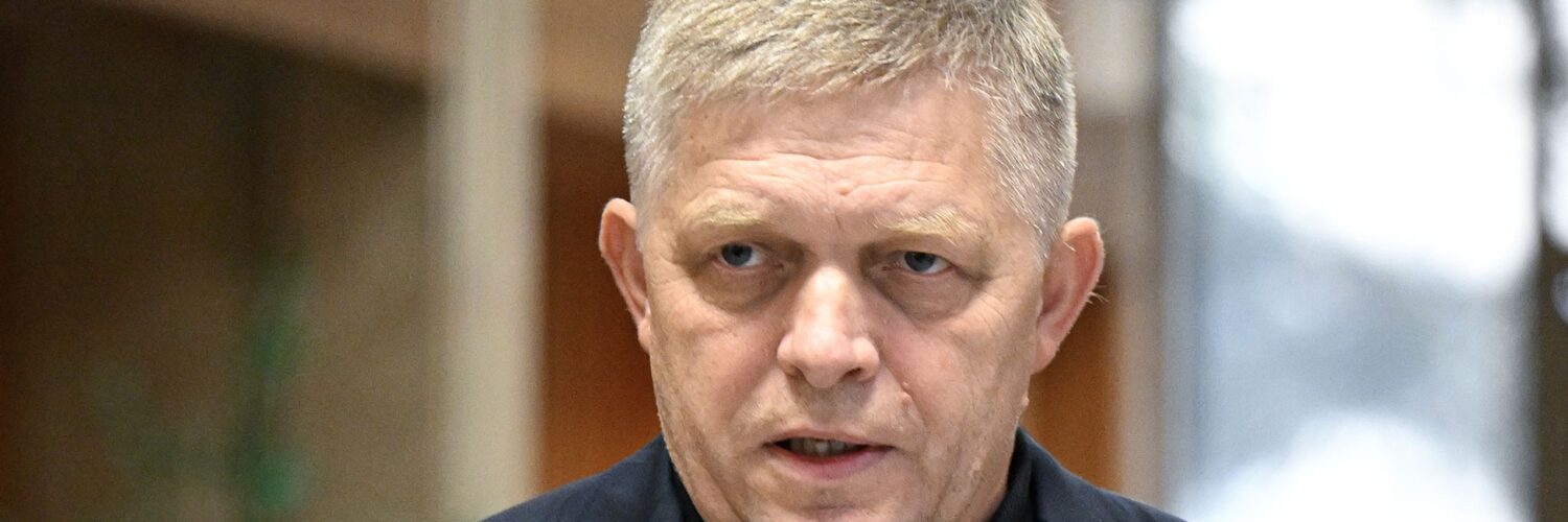 predseda vlády SR Robert Fico (SMER-SD)