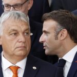 Francúzsky prezident Emmanuel Macron (vpravo), Predseda maďarskej vlády Viktor Orbán