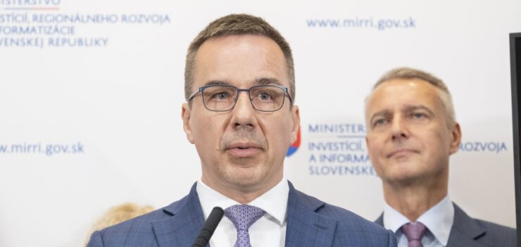 minister investícií, regionálneho rozvoja a informatizácie SR Richard Raši a minister práce, sociálnych vecí a rodiny SR Erik Tomáš