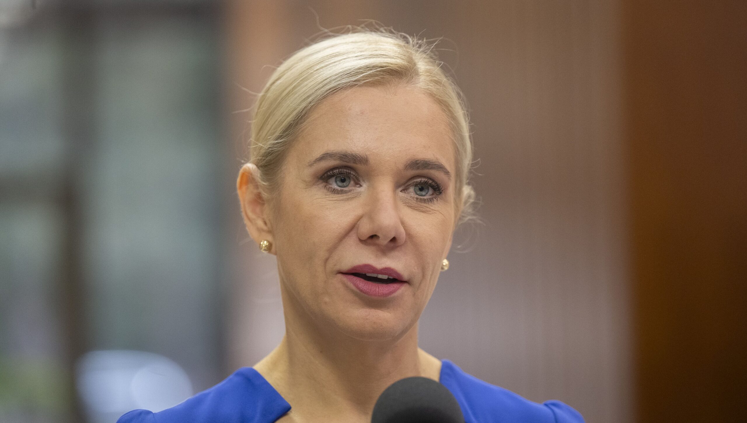 Sakov&aacute;: Neprip&uacute;&scaron;ťame žiadne opatrenia, kde by sa životn&aacute; &uacute;roveň na&scaron;ich obyvateľov znižovala | Spr&aacute;vy z domova