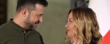 Ukrajinský prezident Volodymyr Zelenskyj a talianska premiérka Giorgia Meloniová