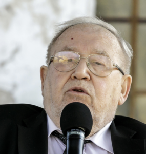 Na snímke neurológ Pavel Traubner