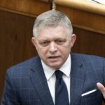 Na snímke premiér Robert Fico (Smer-SD) počas mimoriadnej schôdze NR SR