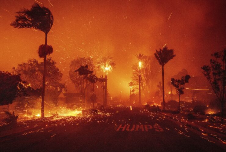 Na snímke lesný požiar v Los Angeles