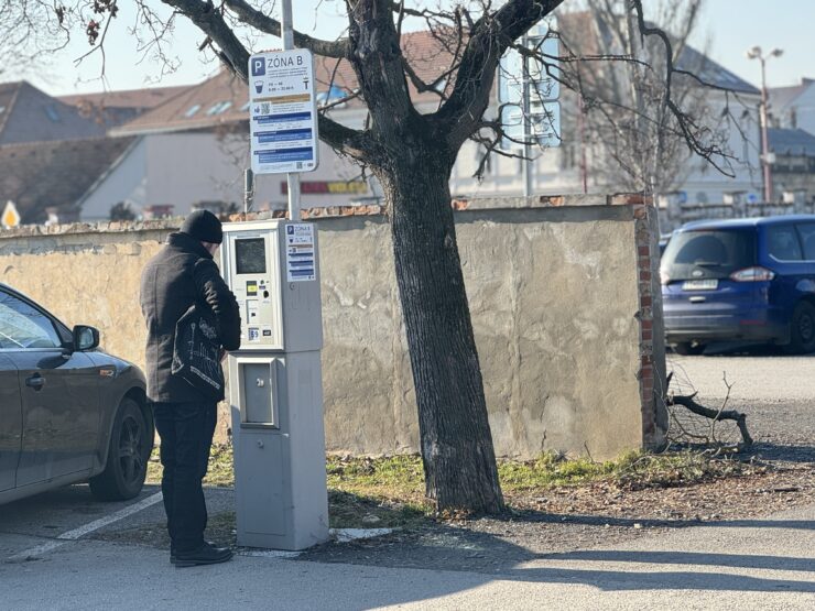 Parkovacie automaty nie sú všade, linka pomôže najmä ľuďom bez smartfónu, foto redakcia eReport Trnava