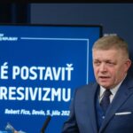 Na snímke predseda koaličnej strany Smer-SD a premiér SR Robert Fico