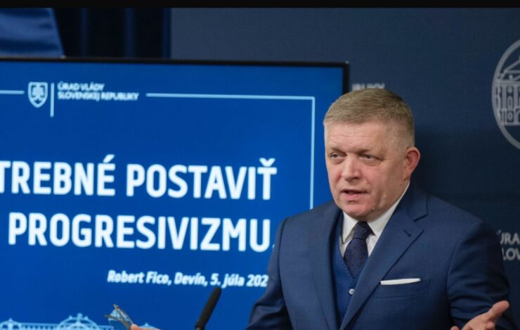 Na snímke predseda koaličnej strany Smer-SD a premiér SR Robert Fico