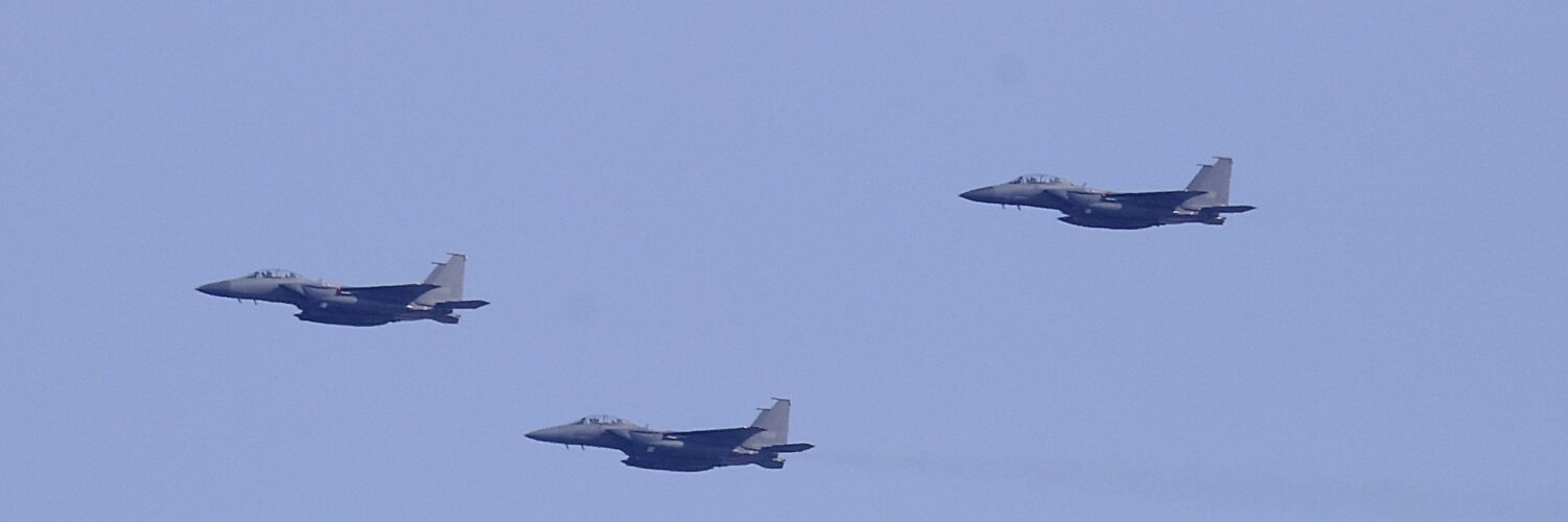 Stíhačky F-15K juhokórejských vzdušných síl zhadzujú bomby na spoločnom cvičení Soulu so Spojenými štátmi