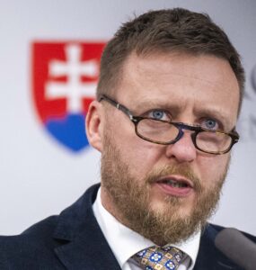 splnomocnenec vlády pre prešetrenie pandémie Covid-19 Peter Kotlár (SNS)
