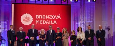 Rezortné vyznamenania za prínos a mimoriadne zásluhy v sociálnej oblasti získalo 34 laureátov,
