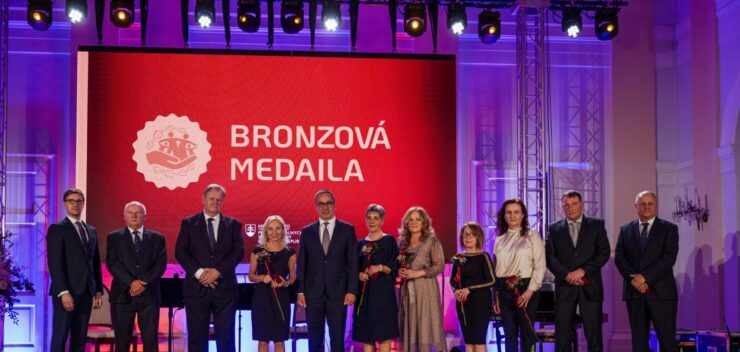 Rezortné vyznamenania za prínos a mimoriadne zásluhy v sociálnej oblasti získalo 34 laureátov,