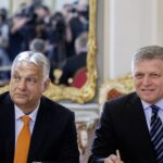 Na snímke maďarský premiér Viktor Orbán (vľavo) a slovenský premiér Robert Fico (Smer-SD)