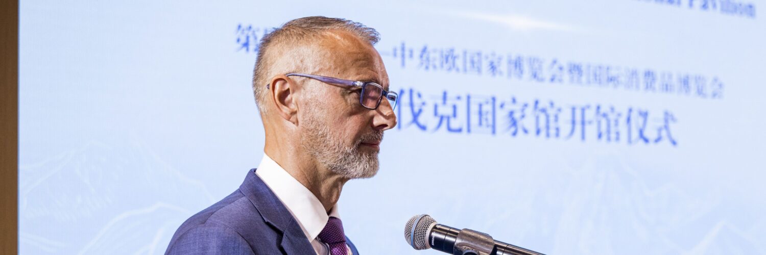 Predseda Národnej rady (NR) SR Richard Raši (Hlas-SD) vystupuje s prejavom po otvorení Národného stánku Slovenska na 4. ročníku EXPO China-CEEC