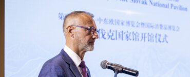 Predseda Národnej rady (NR) SR Richard Raši (Hlas-SD) vystupuje s prejavom po otvorení Národného stánku Slovenska na 4. ročníku EXPO China-CEEC