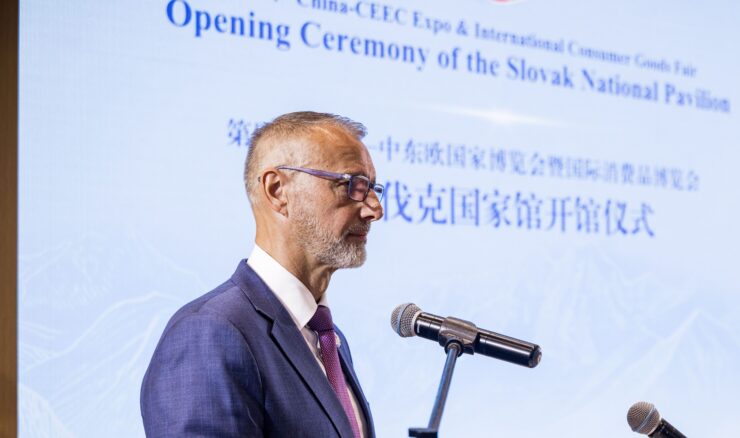 Predseda Národnej rady (NR) SR Richard Raši (Hlas-SD) vystupuje s prejavom po otvorení Národného stánku Slovenska na 4. ročníku EXPO China-CEEC