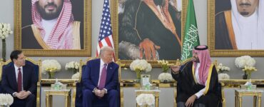 Americký prezident Donald Trump (uprostred), saudskoarabský korunný princ Muhammad bin Salmán (vpravo) a americký minister zahraničných vecí Marco Rubio
