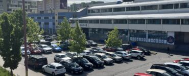 Parkovisko pri Poliklinike je obyčajne plné, foto -redakcia eReport Trnava