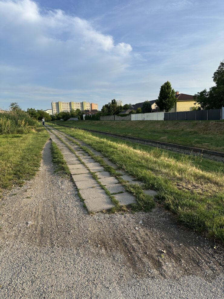 chodník do Modranky, foto -redakcia eReport Trnava