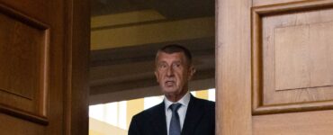 Na snímke český expremiér a predseda hnutia ANO Andrej Babiš vychádza zo súdnej siene
