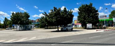 Parkovanie pred tescom využívali ľudia najmä v noci, foto redakcia eReport rnava