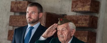 Na archívnej snímke veterán SNP Vladimír Strmeň a Prezident Slovenskej republiky Peter Pellegrini