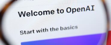 Na archívnej snímke nápis „Vitajte v OpenAI“ na domovskej stránke ChatGPT