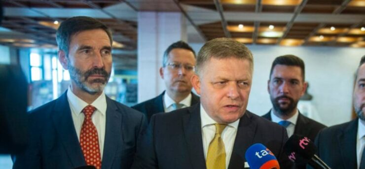 Zľava Juraj Blanár, Ladislav Kamenický, Robert Fico, Richard Takáč