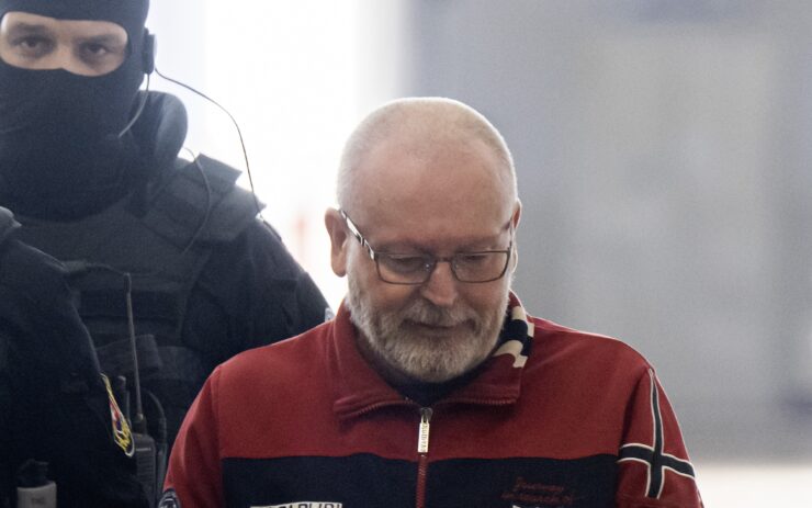 Na snímke Róbert L. prichádza na Mestský súd Bratislava