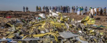 Na archívnej snímke z 11. marca 2019 trosky havarovaného lietadla spoločnosti Ethiopian Airlines