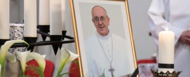 Portrét zosnulého pápeža Františka