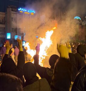 Iránci sa účastnia na protivládnom proteste v Teheráne