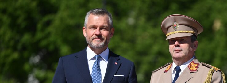 nový náčelník Generálneho štábu Ozbrojených síl SR Miroslav Lorinc, ktorého vymenoval prezident SR Peter Pellegrini (vľavo),