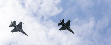 Na snímke prelet stíhačiek F-16