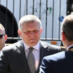 Na snímke predseda vlády SR Robert Fico (Smer–SD) prichádza na výjazdové rokovanie vlády SR v obci Haniska v okrese Košice-okolie