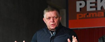 Predseda vlády SR Robert Fico na nočnej zmene v pekárni v Bánovciach nad Bebravou