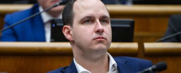 Na snímke koaličný poslanec Národnej rady (NR) SR Adam Lučanský (SNS)