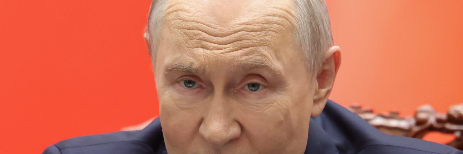 Ruský prezident Vladimir Putin počas stretnutia s čínskym prezidentom Si Ťin-pchingom