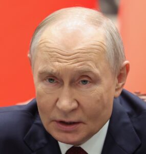 Ruský prezident Vladimir Putin počas stretnutia s čínskym prezidentom Si Ťin-pchingom